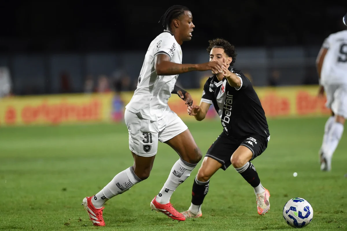 Kaio Pantaleão Retorna ao Campo e Fecha Lacuna no Sistema Defensivo do Botafogo