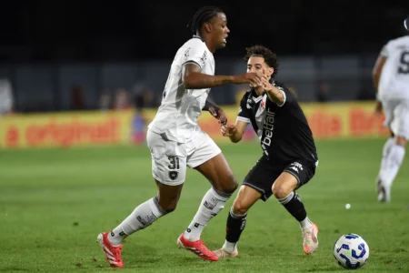 Kaio Pantaleão Retorna ao Campo e Fecha Lacuna no Sistema Defensivo do Botafogo