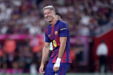 Lewandowski desfalca o Barcelona no Troféu Joan Gamper e se torna dúvida para a estreia em La Liga