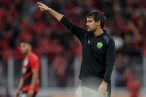 Liverpool contrata brasileiro Luiz Fernando Iubel, ex-Atlético, como auxiliar de transição