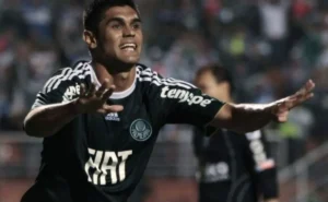 Luan, Ex-Jogador da Palmeiras, Consegue Pênalti de Forma Inacreditável e Vídeo Viraliza na Internet