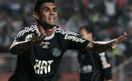 Luan, Ex-Jogador da Palmeiras, Consegue Pênalti de Forma Inacreditável e Vídeo Viraliza na Internet