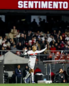 Lucas Moura projeta seu retorno gradual ao São Paulo, mas festeja: "Dores não me limitam mais"