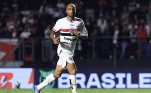 Lucas Moura enfrenta dificuldade e preocupa no início da temporada no São Paulo.