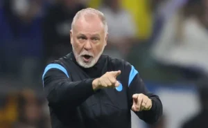 Mano Menezes libera e Grêmio encerra negociação de Ronald para equipe da Série B