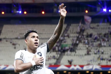 "Matheus Martins volta a marcar e celebra chances no Botafogo"