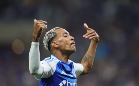 Matheus Pereira é o segundo meia com mais participações em gols no Brasileirão