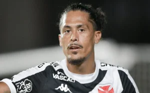 Maurício Lemos e Lucas Oliveira podem perder espaço com Fernando Diniz no Vasco