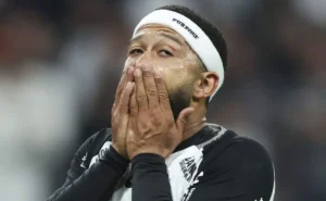 Memphis Depay é Contatado por Três Clubes da Europa e Considera a Saida do Corinthians