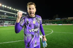 Neto volta a ser titular após sete meses de estreia com vitória pelo Botafogo