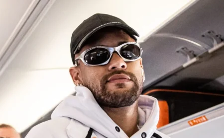 Neymar descobre escalação do Cruzeiro que afeta futuro de Cléber Xavier no Santos.