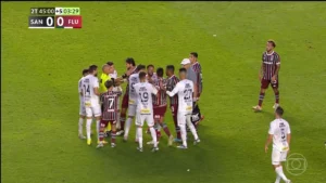 Neymar e Ganso discutem nos bastidores em reencontro na Vila Belmiro