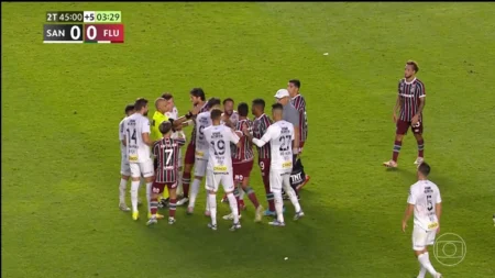 Neymar e Ganso discutem nos bastidores em reencontro na Vila Belmiro
