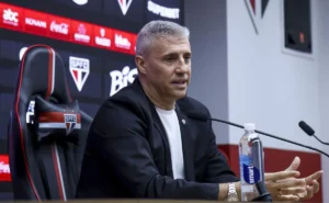 Nicolas Pode Ser Alternativa para o São Paulo em Ausência de Wendell e Confronto com Patryck