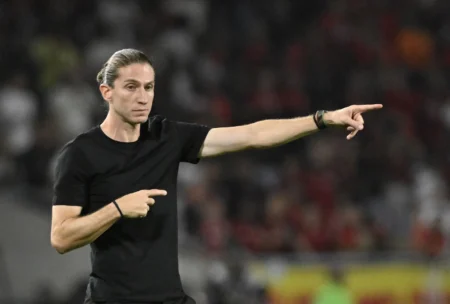 "No aniversário de Filipe Luís, Flamengo pode conquistar título importante do turno depois de seis anos"