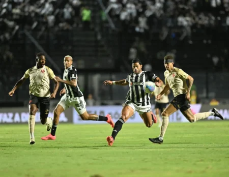 O Atlético-MG busca quebrar sequência negativa em São Januário