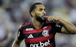 O Flamengo não desiste de Gabriel Brazão e pode oferecer opções ao Santos