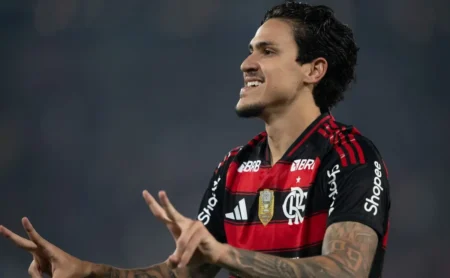 Pedro tem números melhores e dois gols a mais desde a polêmica com Filipe Luís no Flamengo