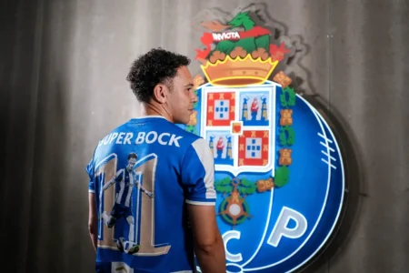 Pepê, ex-Grêmio, renova vínculo com o Porto até 2029, e multa rescisória chega a R$ 473,4 milhões