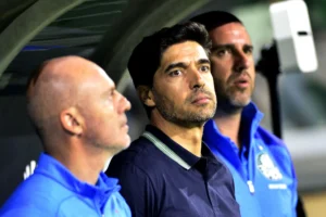 Por que testes de Abel Ferreira no Palmeiras não incluem algumas joias da base em campo nesta semana