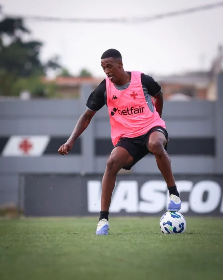 "Relacionados do Vasco: Robert Renan, Matheus França viajam, e Paulo Henrique não participa; veja lista"