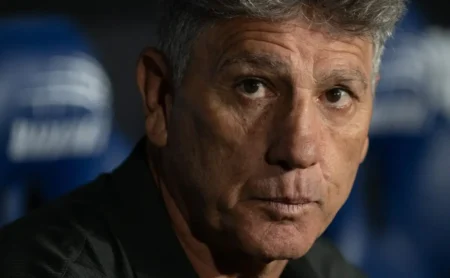 Renato Gaúcho explica decisão de não colocar Igor Rabello em Bragantino x Fluminense: "Eu não mudo"
