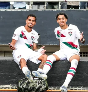 Riquelme se Despede de Isaque Depois da Parceria No Fluminense