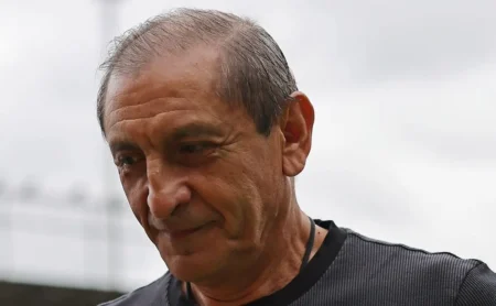 Roger Machado e Rumores sobre Ramon Díaz Irritam a Direção do Inter.