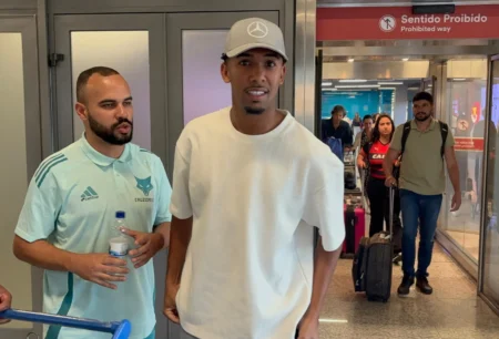 Ryan Guilherme visita o Cruzeiro para realização de exames e assinatura do contrato