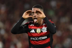 "Samuel Lino vive uma noite incrível no Flamengo"