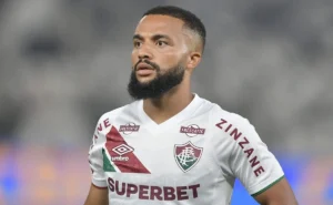 Samuel Xavier vira problema no Fluminense; Renato Gaúcho confirma lesão grave