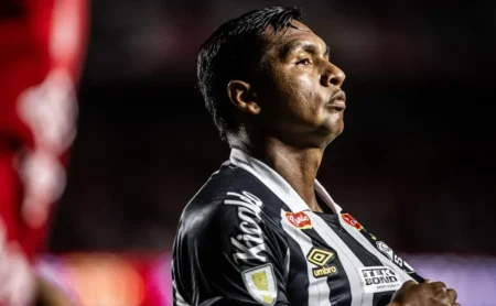 Santos não conta com Alfredo Morelos para 2026 e torce por sua venda ao Atlético Nacional