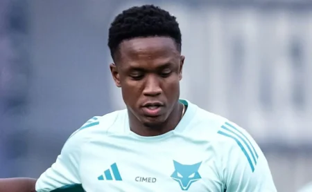 "Sinisterra deve estrear oficialmente no Cruzeiro contra o São Paulo pelo Campeonato Brasileiro e aumentar a participação a partir do segundo tempo"
