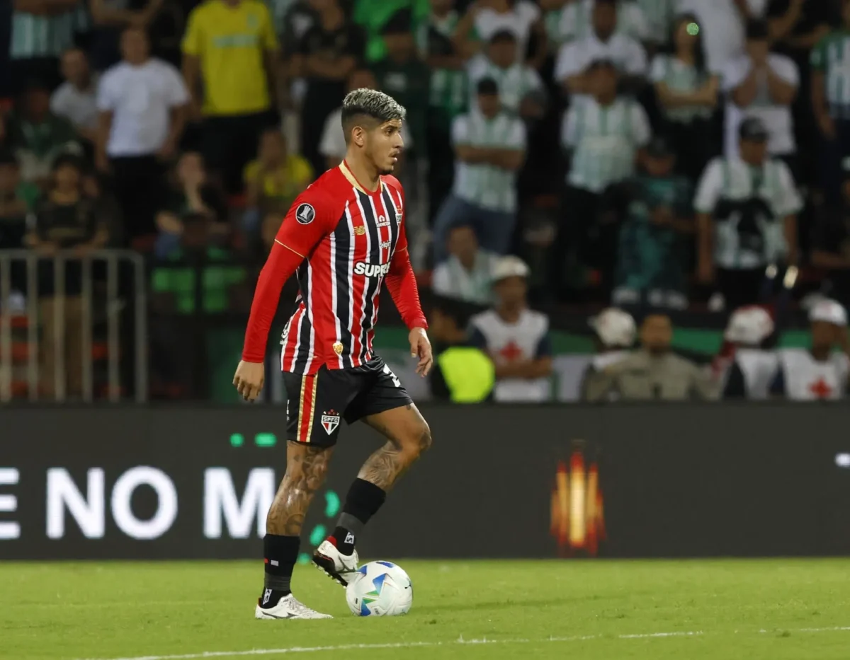 São Paulo anuncia renovação do contrato de Alan Franco.
