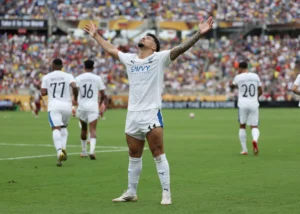 Tempo, dinheiro e concorrência: Cenário difícil para São Paulo contratar o volante Marcos Leonardo