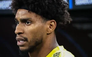 Torcedor que agrediu o goleiro do Corinthians foi identificado, detido e liberado pela Polícia