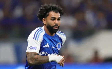 Torcida do Cruzeiro provoca polêmica nas redes sociais com atitude agressiva contra Gabigol