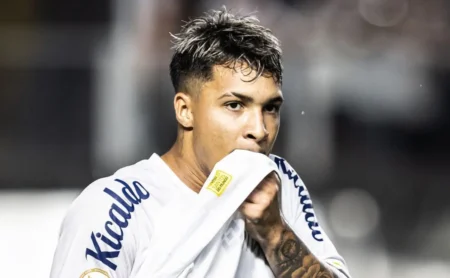 Torcida do São Paulo assusta diretoria com campanha pedindo a saída de Marcos Leonardo