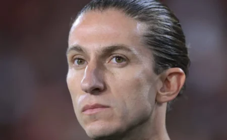Vampeta alerta o Flamengo sobre o cenário do futebol brasileiro: “Nem todo mundo é o Vitória”