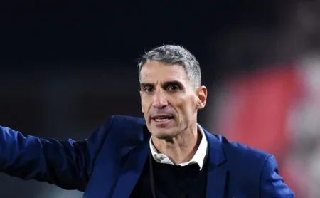 Vojvoda dá aval e Santos prepara para anunciar as contratações de Victor Hugo, Alexis Duarte e outro volante.