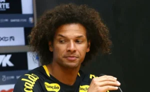 "Vojvoda já toma decisões envolvendo Willian Arão e busca entender a parte física do volante no Santos"