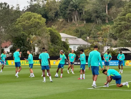 Ancelotti conduz primeiro treino com elenco completo na Granja Com o Chile ainda sendo um mistério