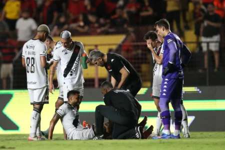 Após Entorse, Exame Confirma Lesão nos Ligamentos do Joelho de Jair, do Vasco