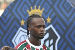 Balanço da Janela: Fluminense altera estratégia com substituições de Arias e mudanças na defesa e ataque.
