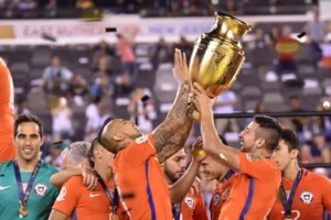 Do bicampeonato da Copa América à ausência em três Copas: a queda da geração de ouro do futebol chileno