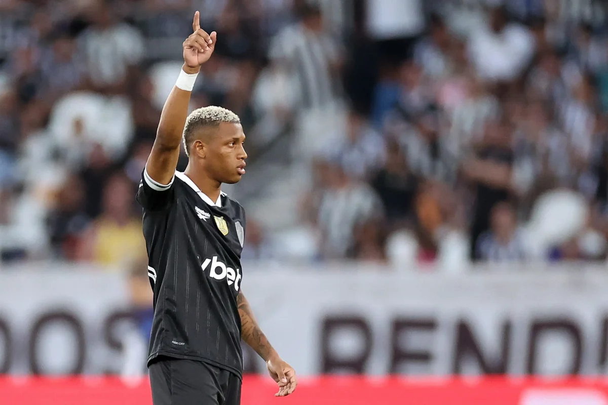 Entre titulares e jovens, Botafogo tem 14 saídas e quatro chegadas na janela de transferências