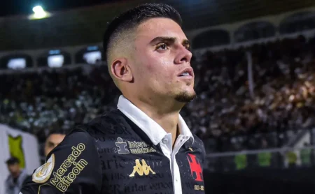 Gabriel Pec volta a ser notícia no Vasco, mas jogador poderá deixar de render milhões graças ao L.A. Galaxy