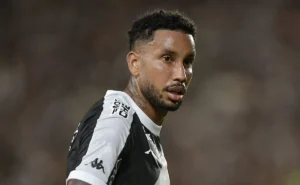 Jair lamenta nova lesão em campo no Vasco que o tirou da temporada