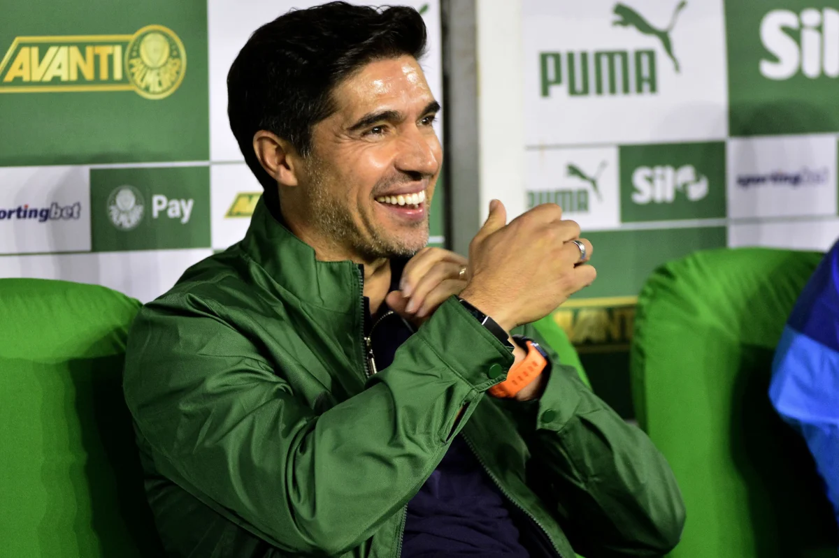 Abel afirma que elenco do Palmeiras atingiu maturidade competitiva e diz: "Ainda pode crescer"