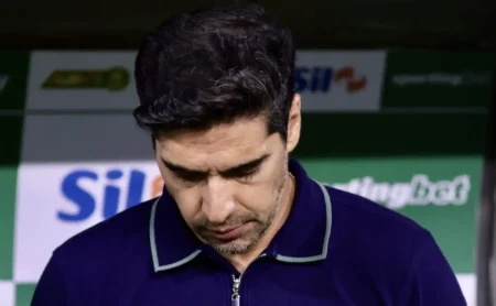 Abel Ferreira Nega "Pacto" e Garante Luta do Palmeiras: "90 Minutos no Allianz São Longos"